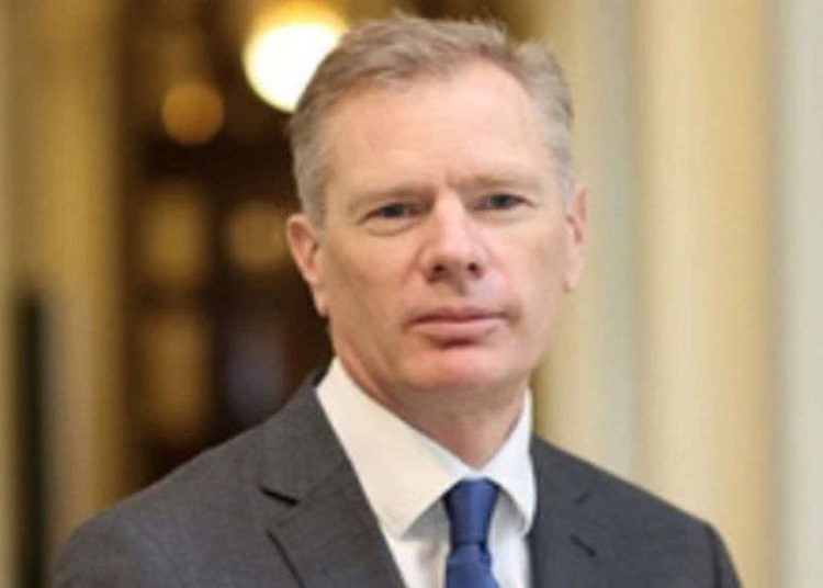 El embajador del Reino Unido abandona Irán tras una breve detención