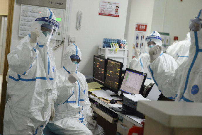 Primeras imágenes de cómo tratan a los pacientes del nuevo coronavirus en China 2