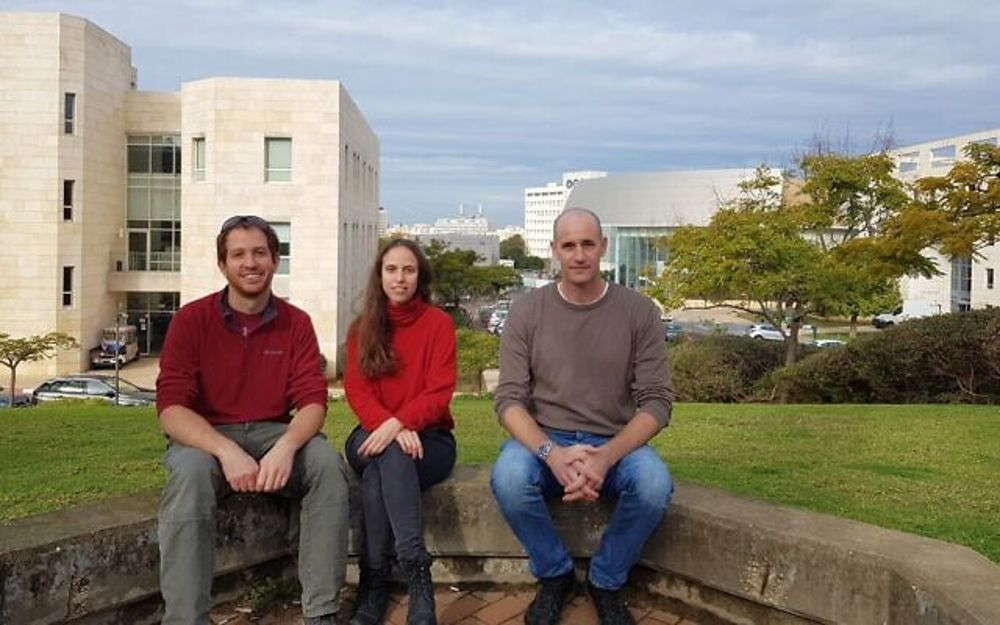 De izquierda a derecha: Shay Keren-Zur, May Tal y Prof. Tal Ellenbogen. (Universidad de Tel Aviv)