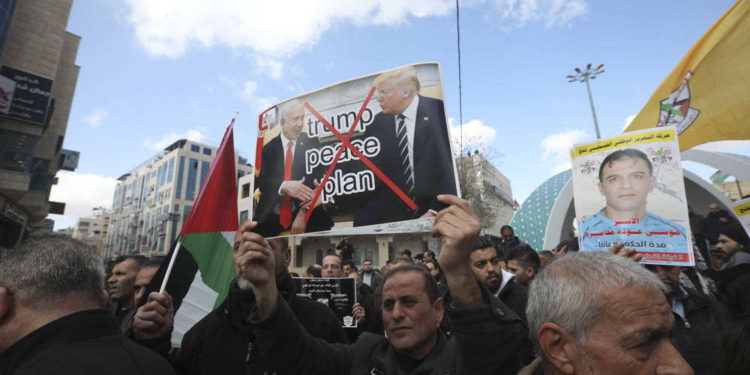 Miles de personas en Jordania protestan por el plan de paz de EE.UU.
