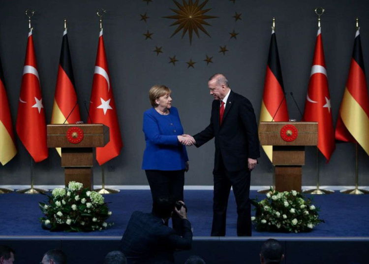 Merkel se reúne con Erdogan en Estambul para dialogar sobre los conflictos en Siria y Libia