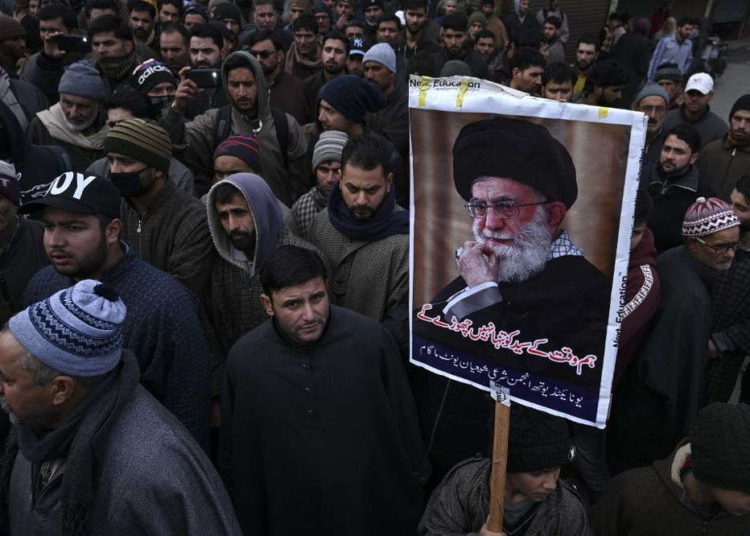 Irán envía señales contradictorias a medida que las tensiones con EE.UU. disminuyen