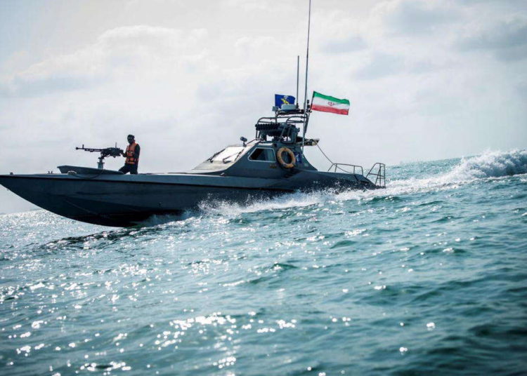 ¿Cómo funcionarían las lanchas rápidas de Irán contra la Marina de EE. UU.?