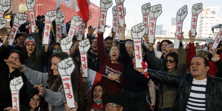 Manifestantes de Líbano vuelven a las calles tras pausa de semanas