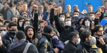 Embajador de Reino Unido regresa a Irán tras haber sido detenido durante protesta