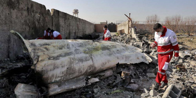 Ucrania: Cajas negras del avión derribado por Irán muestran “interferencia ilegal”