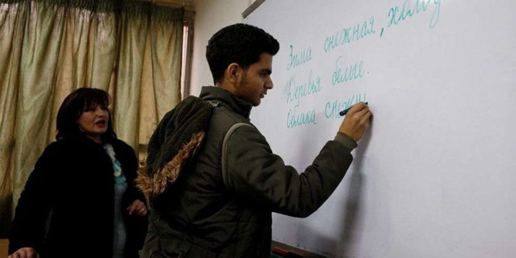 Miles de jóvenes sirios optan por aprender ruso en la escuela