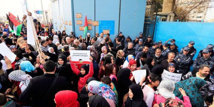 UNRWA despide a 17 docentes de sus escuelas en Líbano