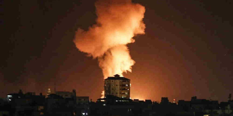 Israel ataca posiciones terroristas en Gaza en respuesta al lanzamiento de cohetes