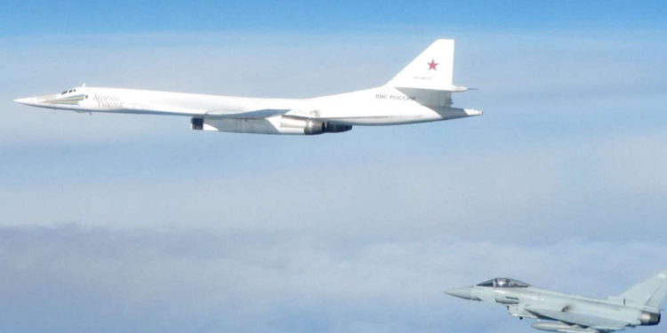 Rusia armará bombarderos estratégicos Tu-160 con misiles hipersónicos