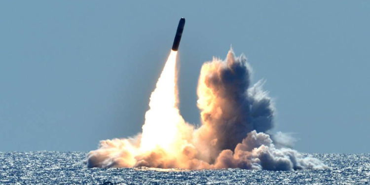 El USS Maine prueba con éxito el segundo misil Trident II D5LE