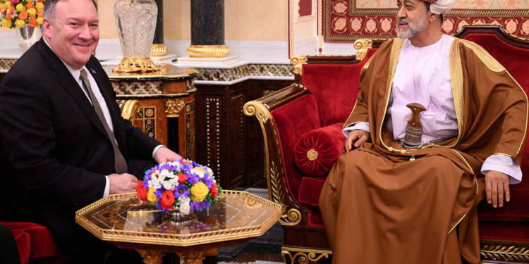 Pompeo reafirma los “estrechos lazos” con Omán durante reunión con el nuevo sultán