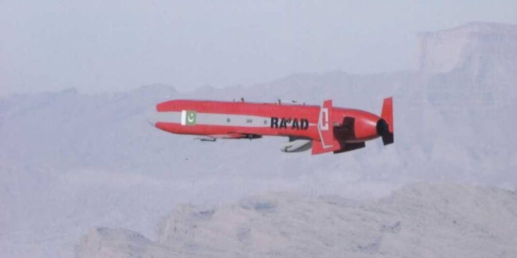 Pakistán realiza con éxito la prueba del misil de crucero Ra'ad-II lanzado desde el aire