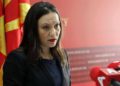 Ministra judía de Macedonia del Norte fue destituida por mantener el antiguo nombre del país