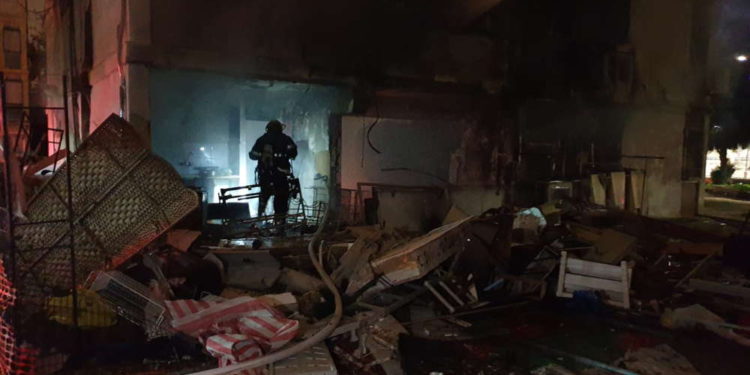 Tragedia en el Negev: bebé muere en incendio en casa, 8 niños heridos