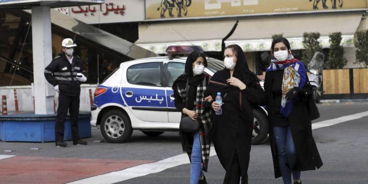 Régimen de Irán confirma solo 12 muertes por coronavirus y rechaza cifras mayores