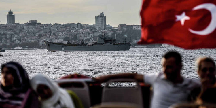 Turquía puede bloquear completamente el estrecho del Bósforo a los barcos rusos