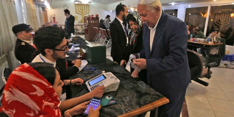 Judíos de Irán emiten votos en las elecciones parlamentarias