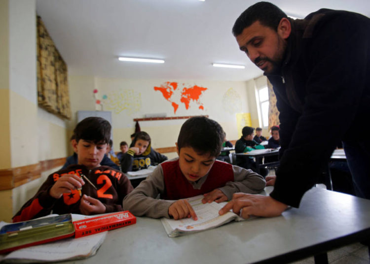 Libros escolares de Hezbolá enseñan que “los sionistas son enemigos de la humanidad”