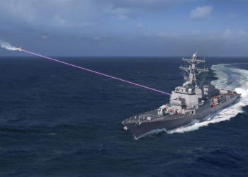 La Marina de EE.UU. despliega el primer destructor con láser contra aviones no tripulados