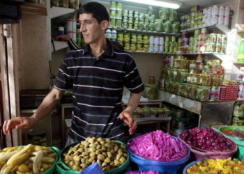 Autoridad Palestina prohíbe la venta de productos agrícolas israelíes
