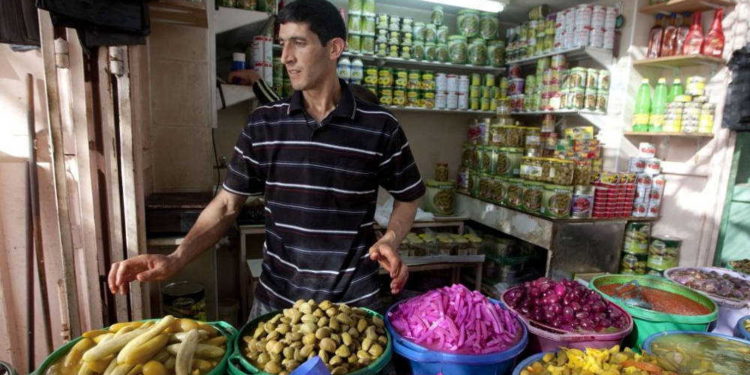 Autoridad Palestina prohíbe la venta de productos agrícolas israelíes