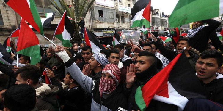 Las consecuencias del coronavirus empujan a los palestinos al borde de la anarquía