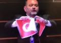 Unión Europea reprende a diputado de Grecia que rompió la bandera de Turquía