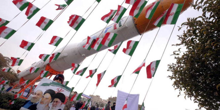 Irán no logra colocar satélite en órbita, su cuarto fracaso consecutivo