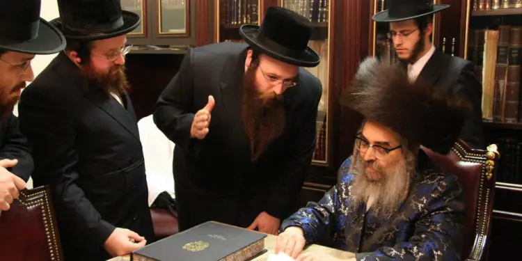 Satmar Rebe de Kiryas Yoel diagnosticado con coronavirus