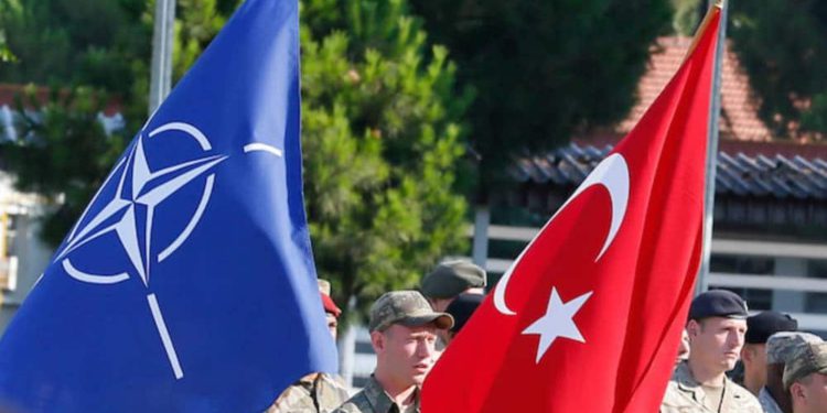 Estados Unidos en conversaciones con la OTAN para otorgar ayuda militar a Turquía