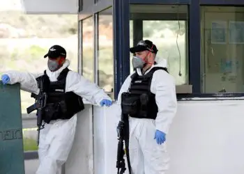 Terrorista árabe intenta apuñalar a policía en el norte de Jerusalem