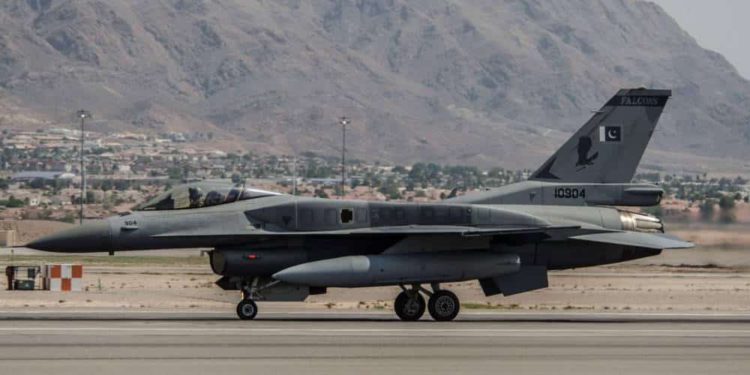 Caza F-16 se estrella en Pakistán