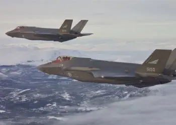 Caza furtivo F-35 intercepta por primera vez aviones militares rusos