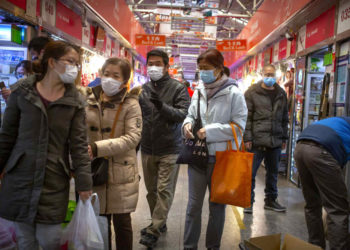 Casos de coronavirus aumentan alrededor del mundo a medida que China se recupera