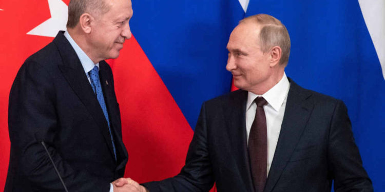 Erdogan ofrece a Putin desarrollar en conjunto depósitos de petróleo en Siria