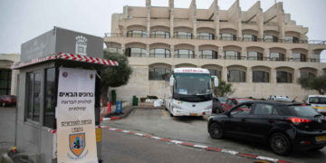 Más de 600 israelíes son evacuados hacia “hoteles para pacientes de coronavirus”