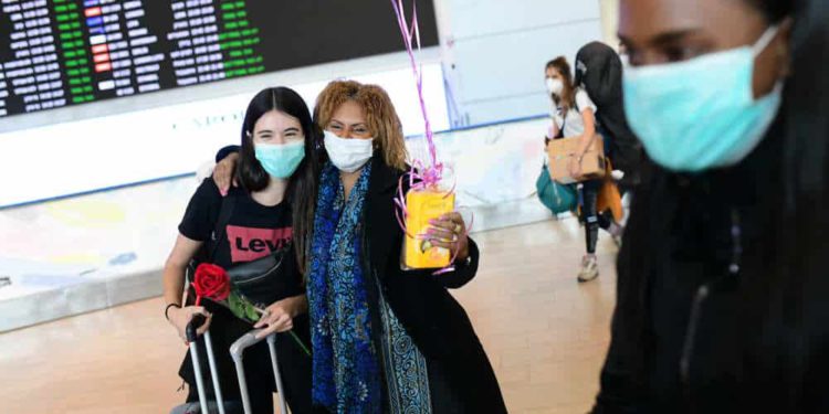 Israelíes repatriados desde Perú se niegan a comprometerse con la cuarentena