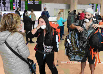 Israelíes permanecen varados en Nueva York y Nueva Jersey tras prohibición de vuelos
