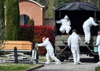 Cifra mundial de muertes por COVID-19 supera los 400 mil