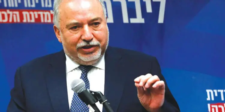 Liberman: Netanyahu utiliza el bloqueo para detener las protestas