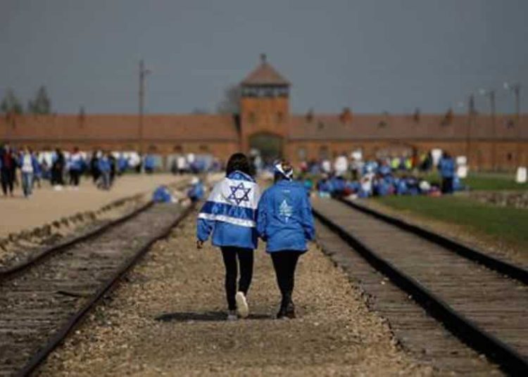 Museo de Auschwitz abre a los visitantes tras cierre debido al coronavirus