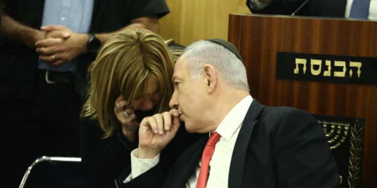 Netanyahu se aislará temporalmente después de que su asesora contrajera coronavirus