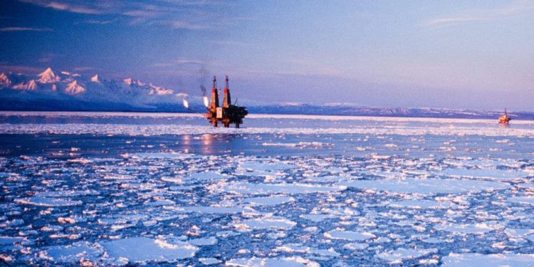 Rusia avanza por los 513 mil millones de barriles de petróleo de la Antártida