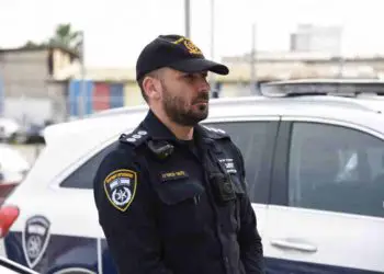 La policía y el Ministerio de Salud de Israel intentan frenar el brote de coronavirus