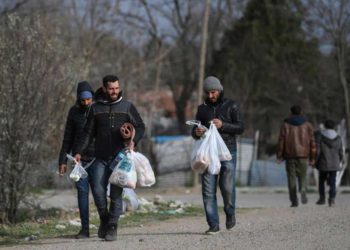 Unión Europea exige a Turquía que retire a los migrantes de la frontera griega