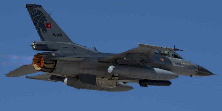 Siria intentó derribar aviones de combate F-16 turcos