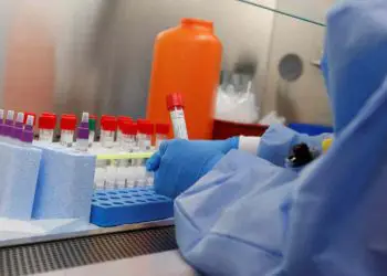 Ministerio de Salud de Israel aprueba tratamientos experimentales para coronavirus