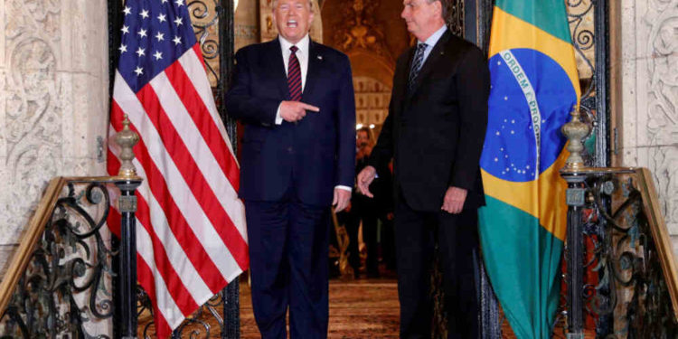 Funcionario de Brasil diagnosticado con coronavirus se reunió con Trump el sábado