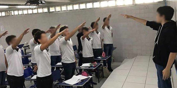 Estudiantes brasileros muestran saludo nazi para “apoyar” a compañero de clase
